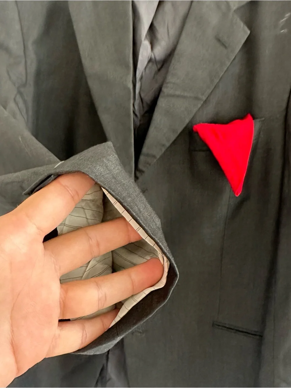 HUGO Black Single-Breasted Blazer with Red Pocket Square Size: 42R